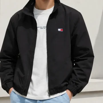 Cortavientos Tommy Jeans para hombre en negro por 59,58€ (−54 %)