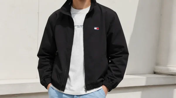 Cortavientos Tommy Jeans para hombre en negro por 59,58€ (−54 %)
